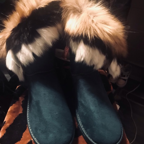 Green suede boots with faux fur trim size 9 1/2 - Picture 3 of 5